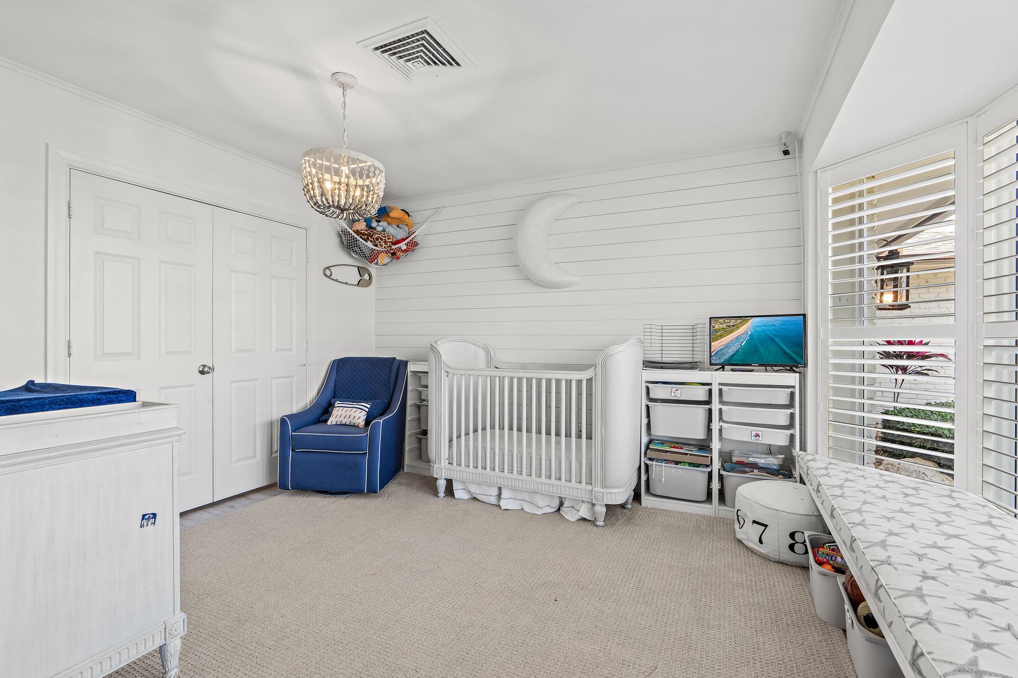 1104 Country Club Circle