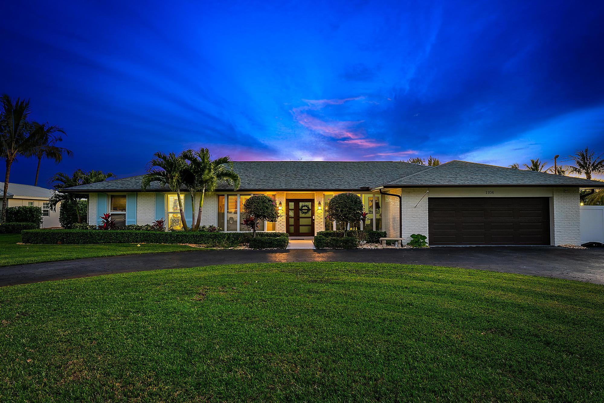 1104 Country Club Circle