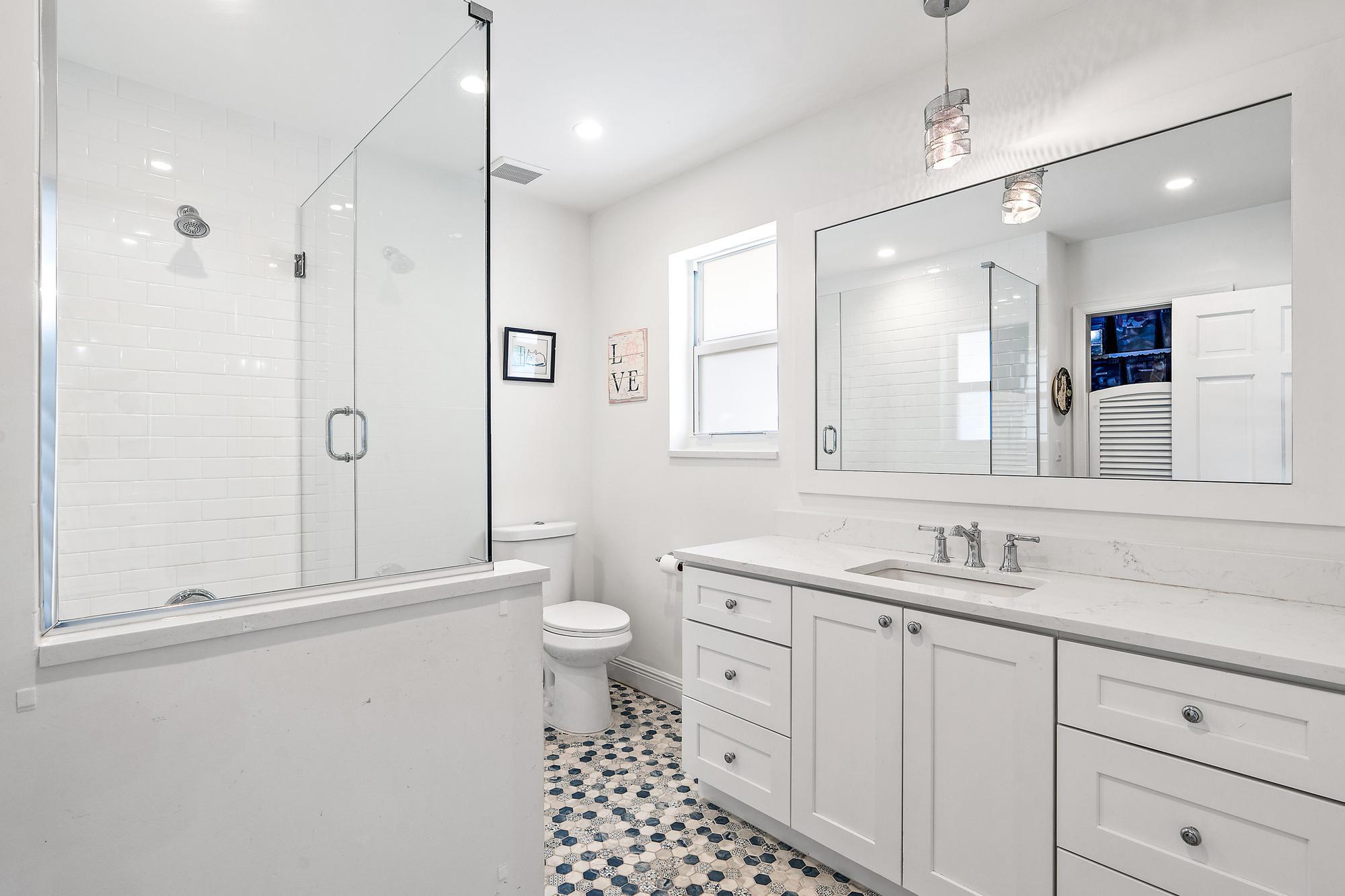 1104 Country Club Circle