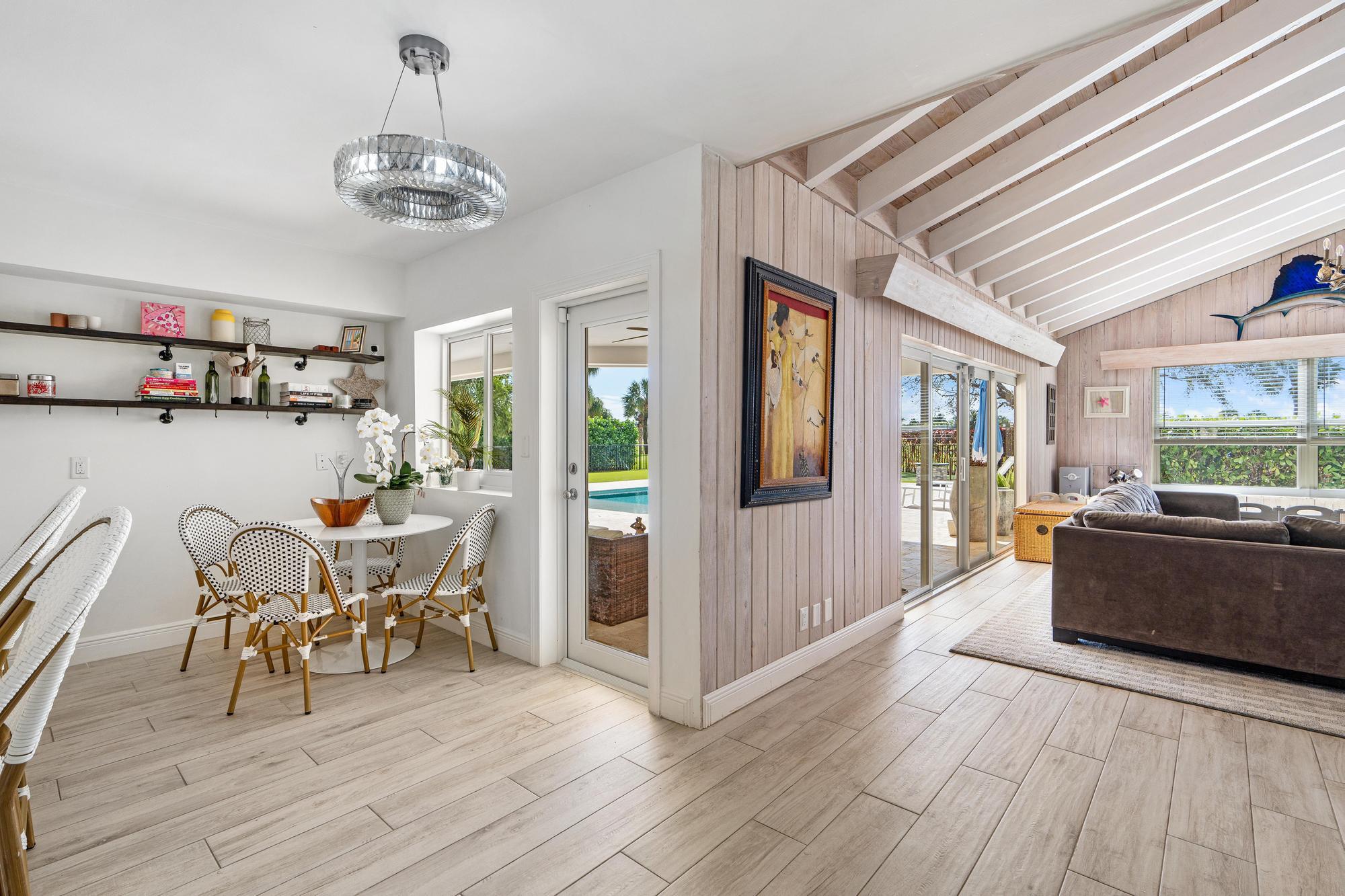 1104 Country Club Circle