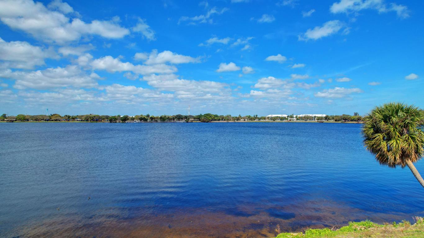 2290 Sunset Avenue 18