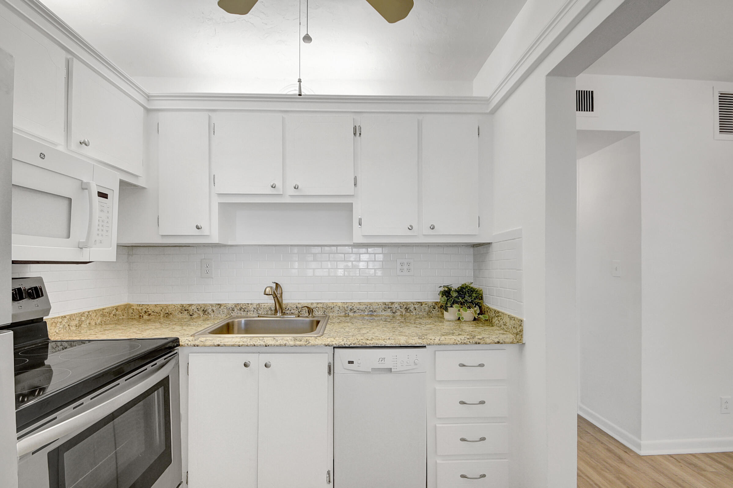 2290 Sunset Avenue 18