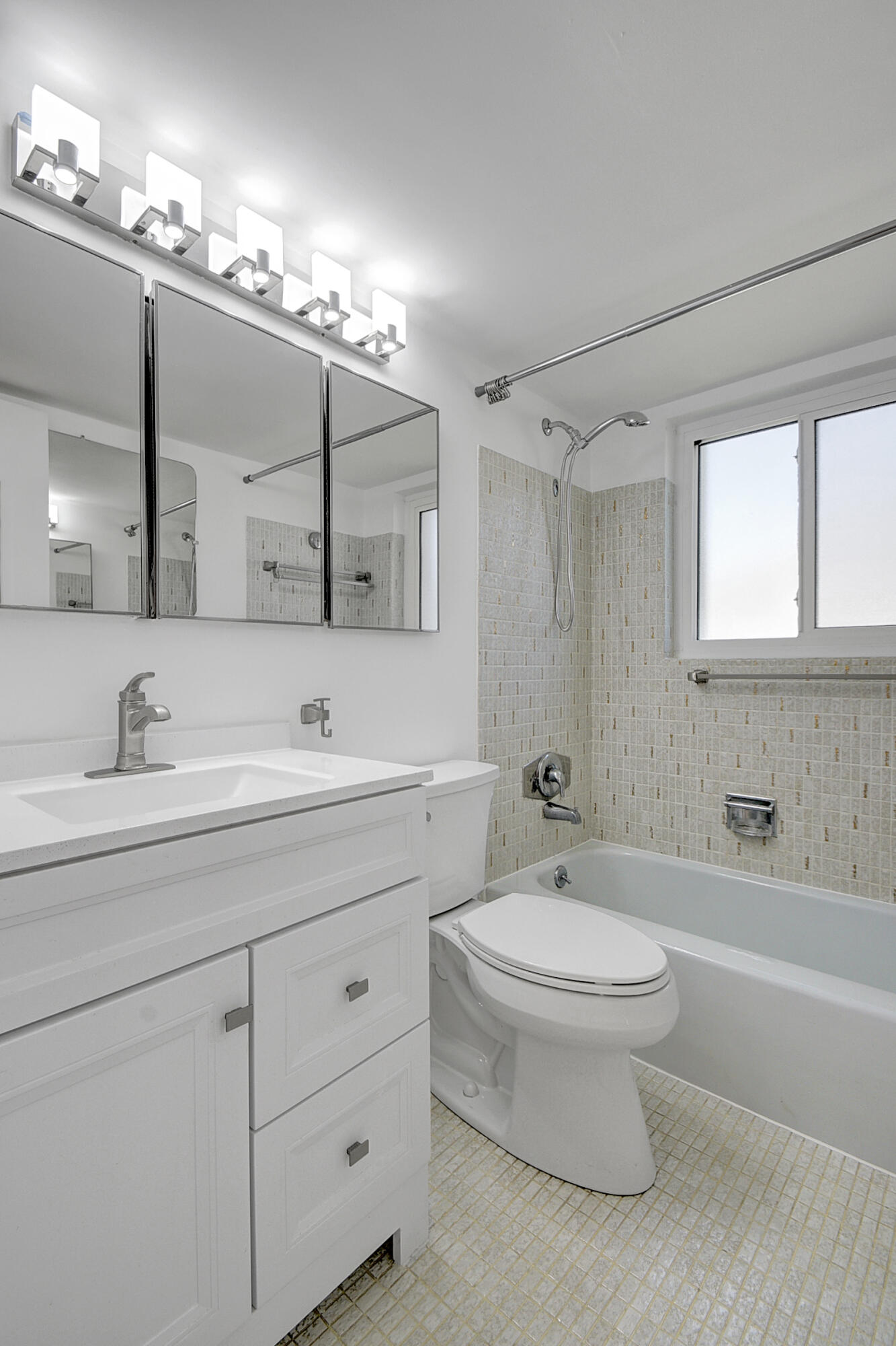 2290 Sunset Avenue 18