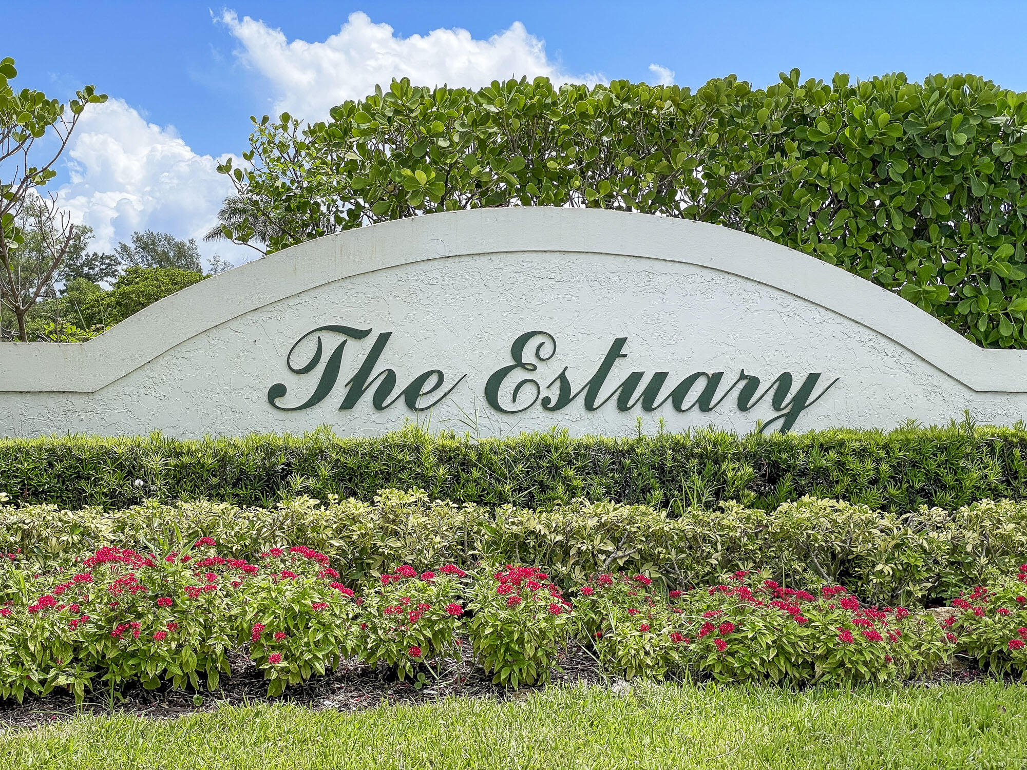 2403 Fairway Drive N