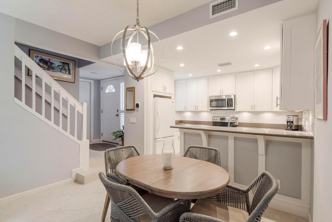 2403 Fairway Drive N