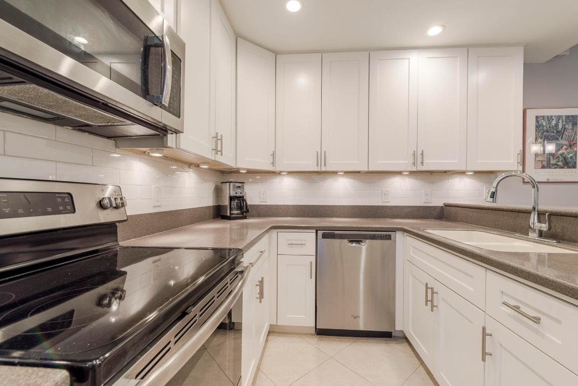 2403 Fairway Drive N