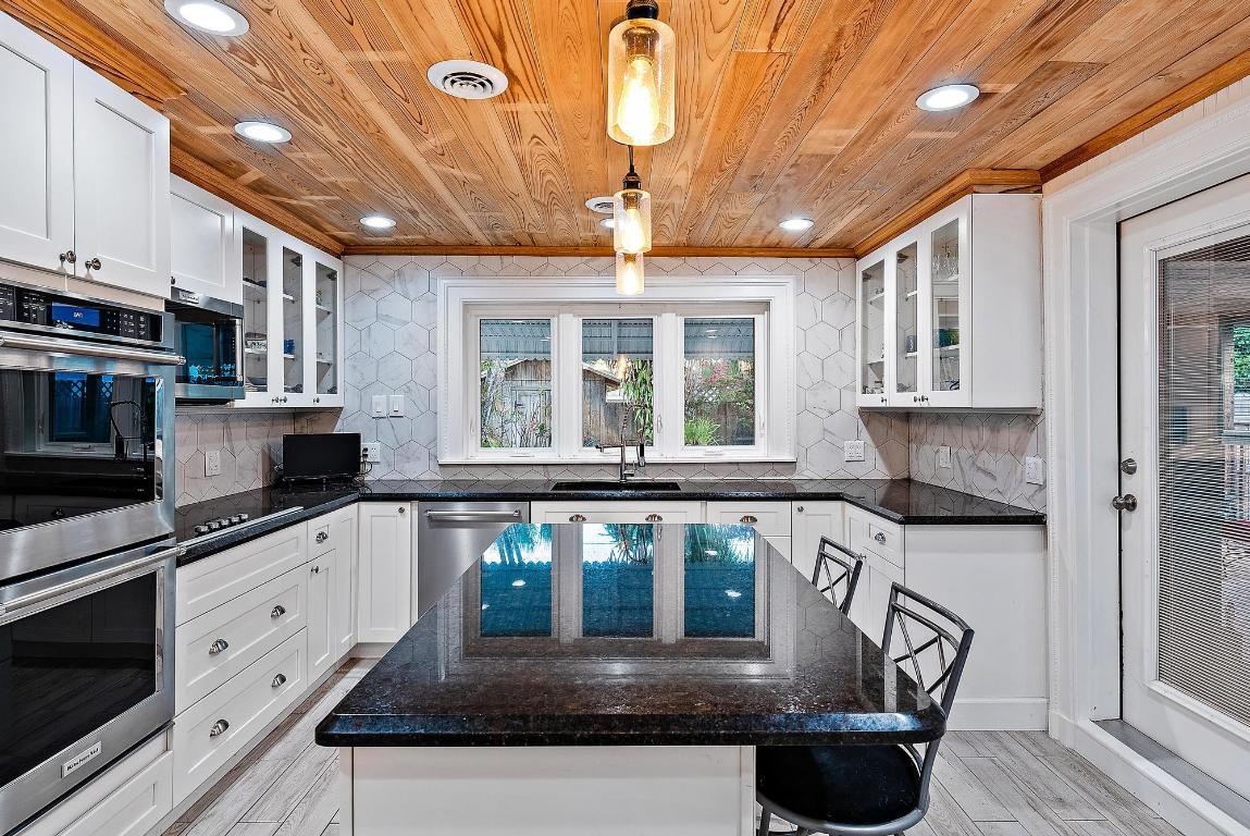 1220 Longwood Street