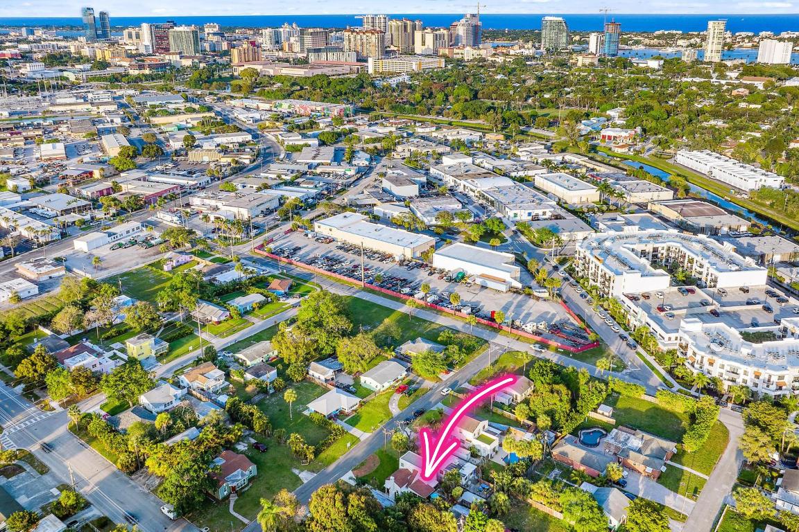 1220 Longwood Street