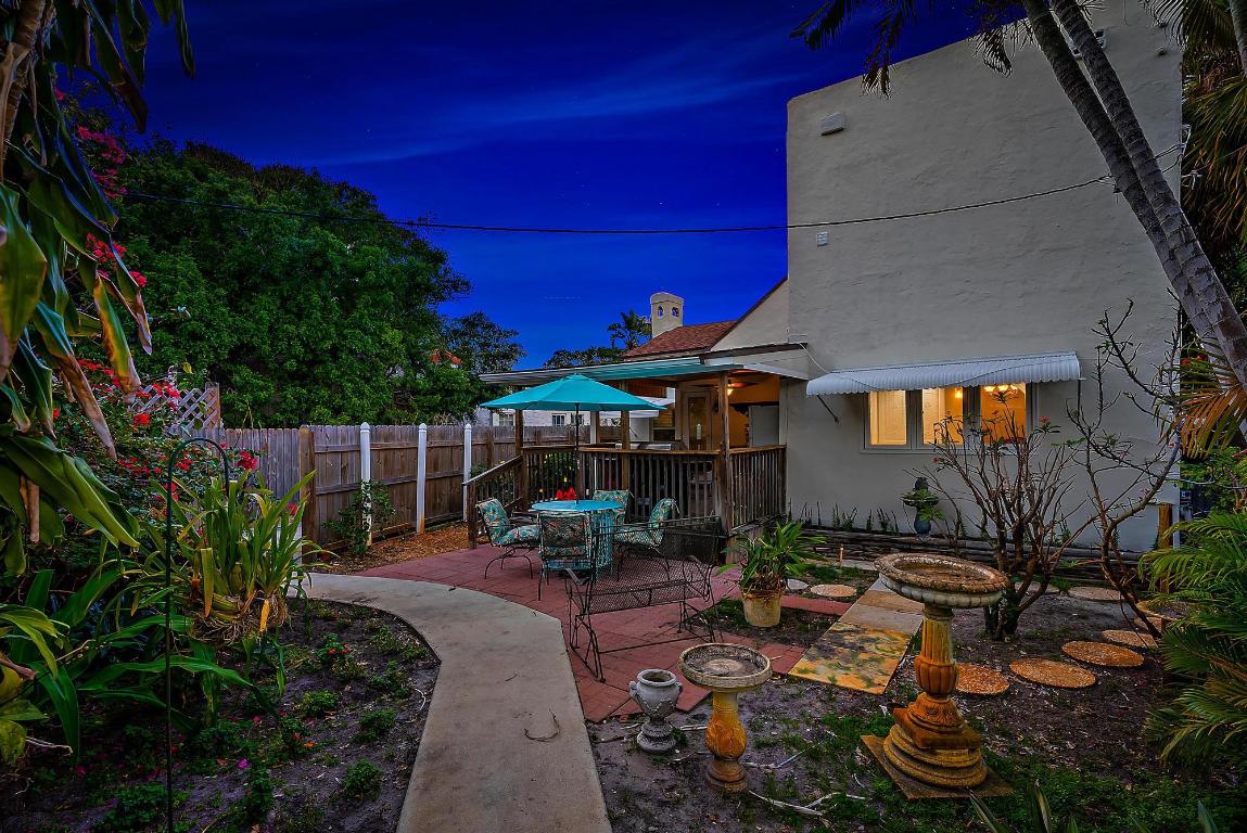 1220 Longwood Street