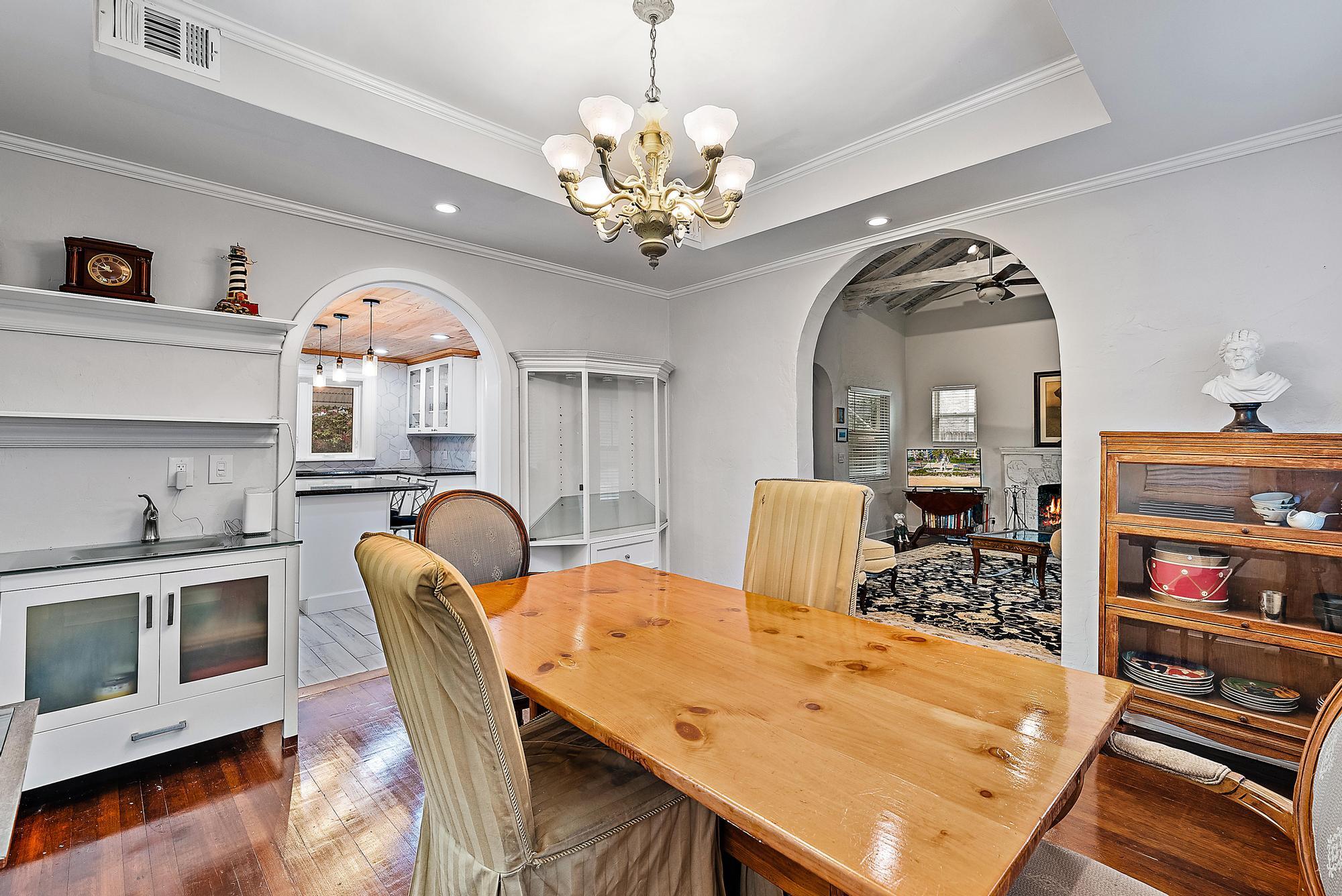 1220 Longwood Street