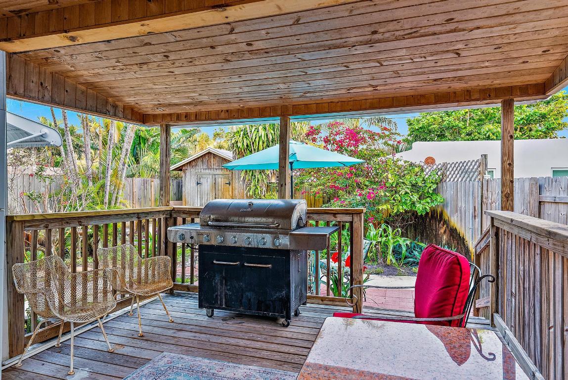 1220 Longwood Street