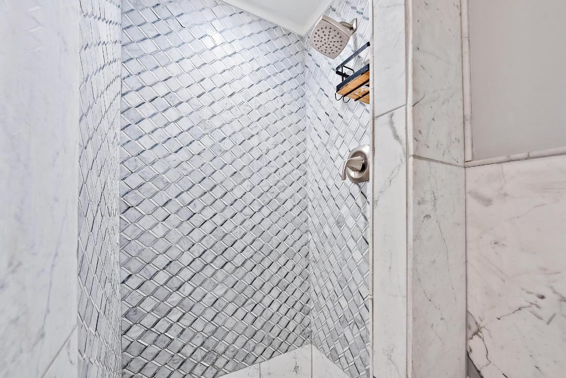 1220 Longwood Street