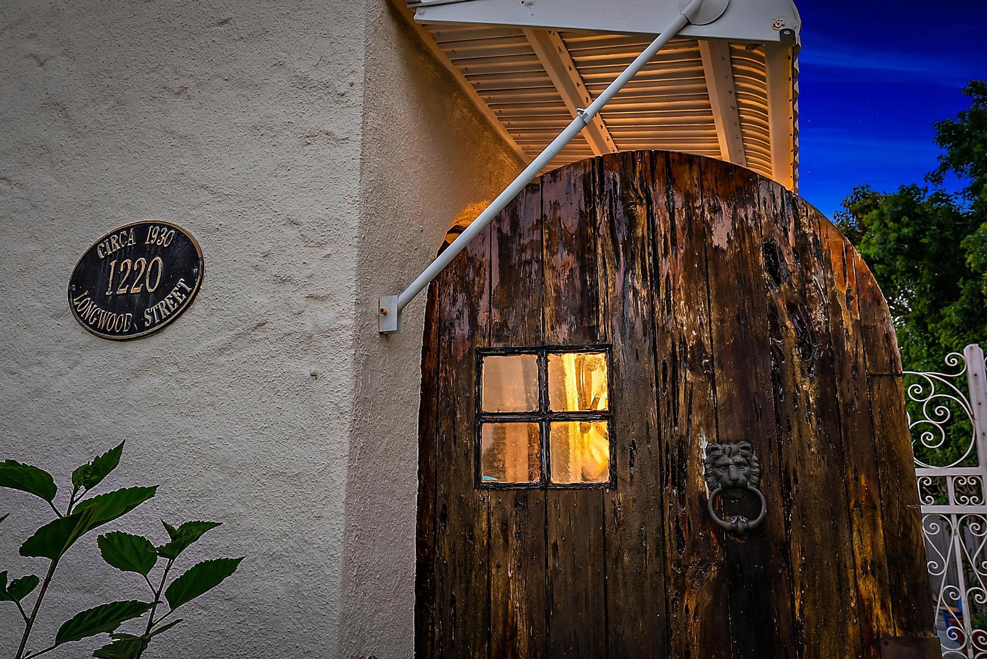 1220 Longwood Street