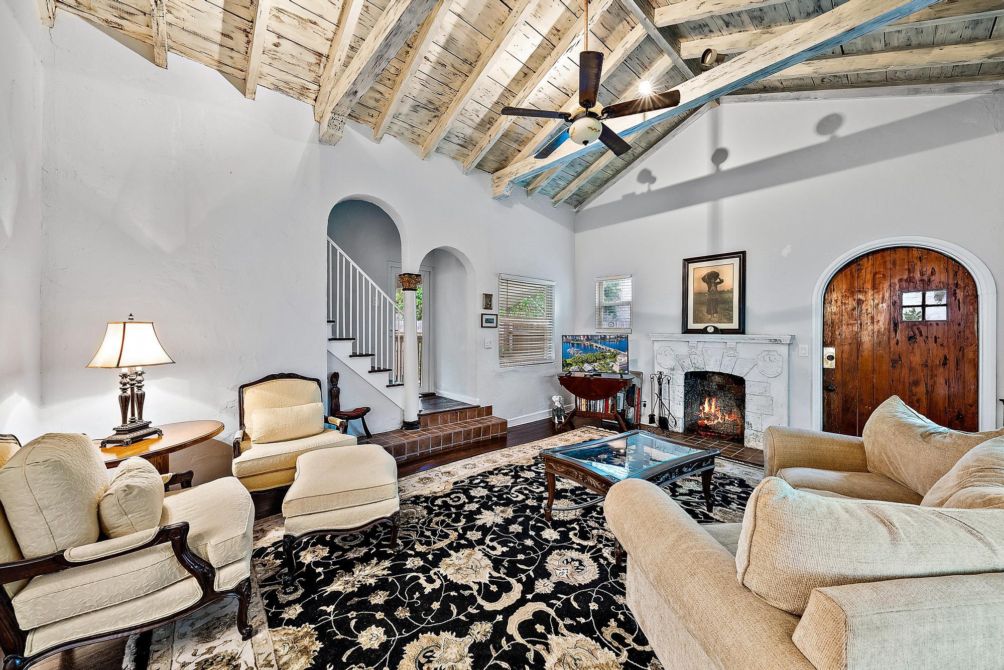 1220 Longwood Street