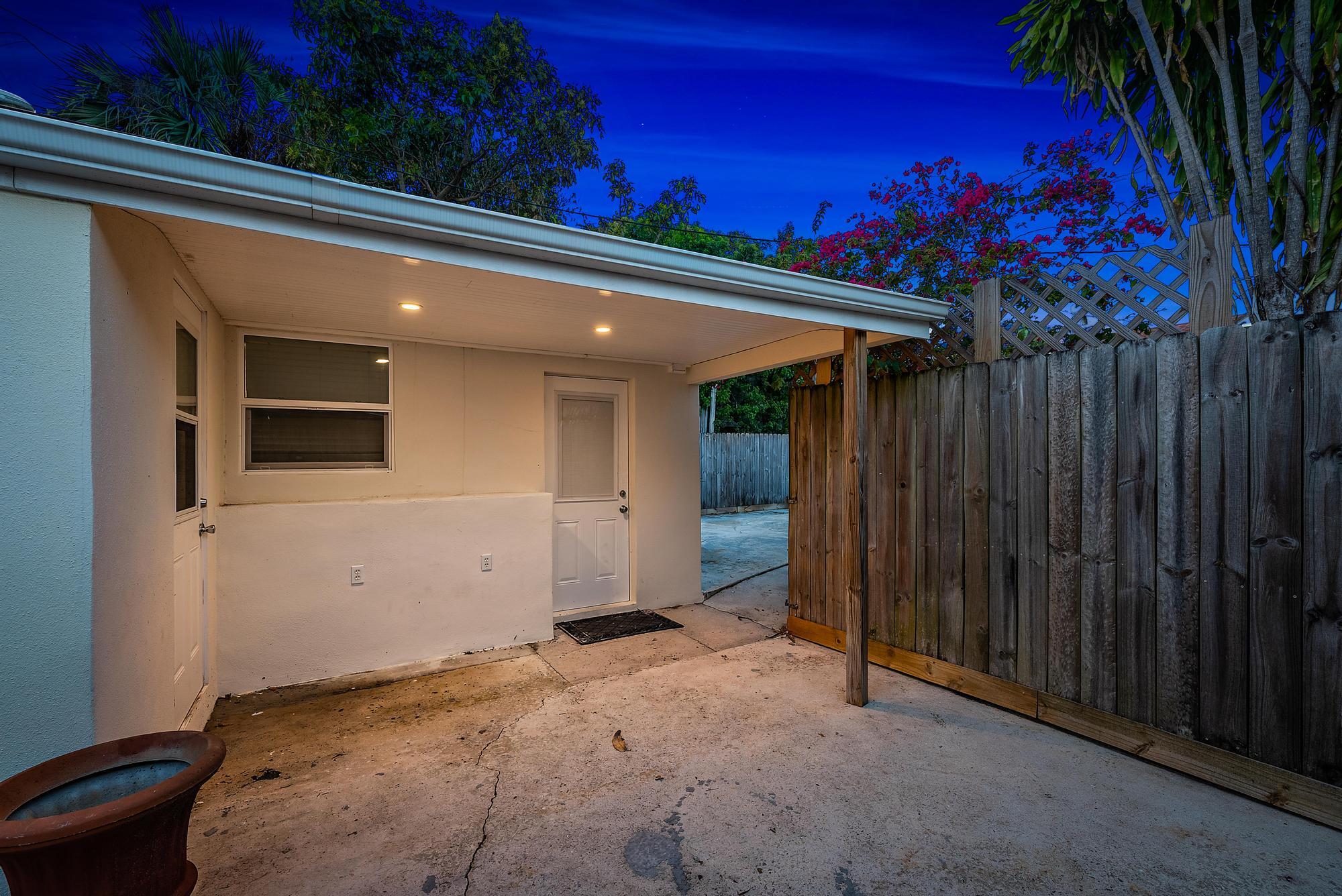 1220 Longwood Street