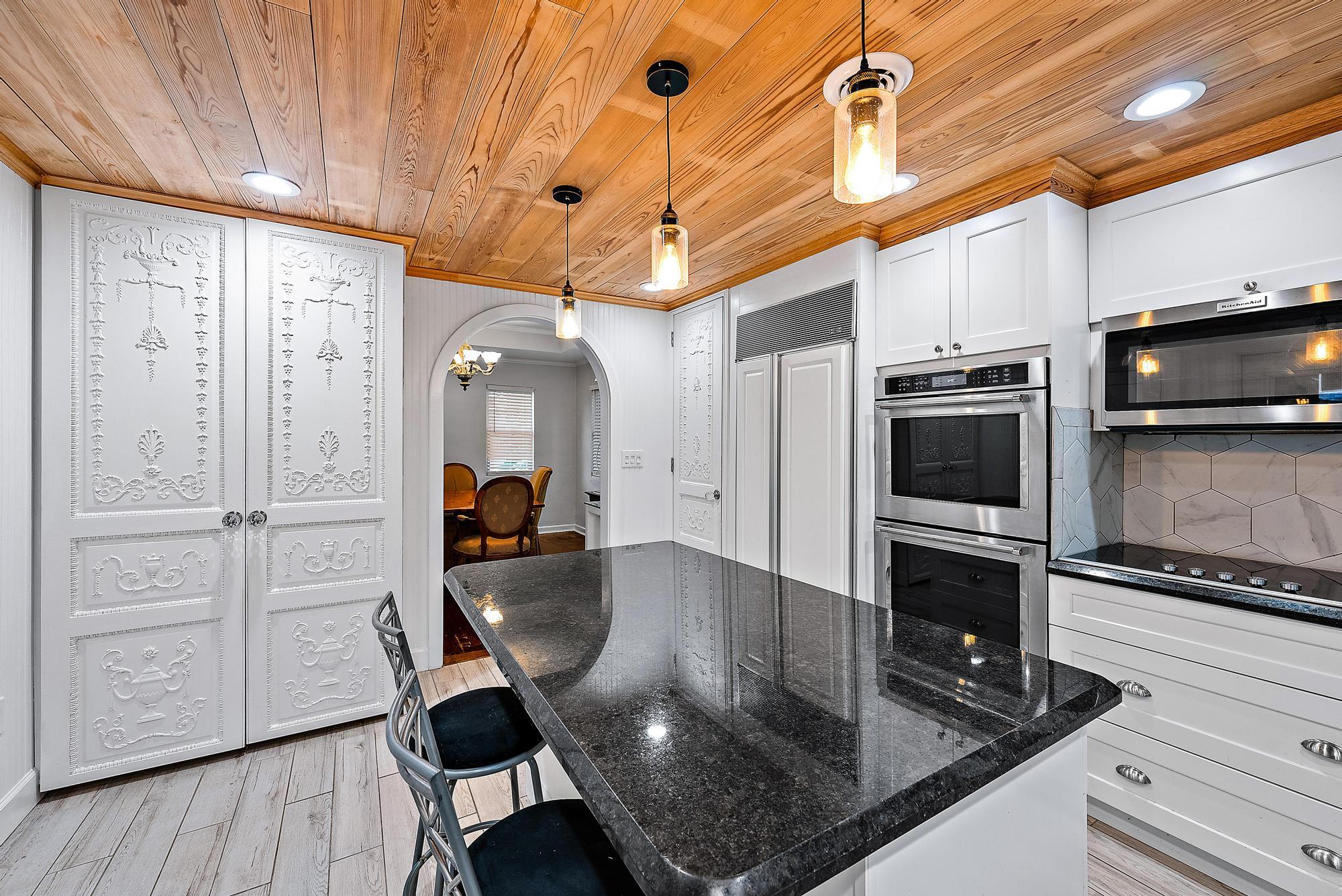 1220 Longwood Street