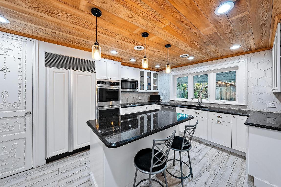 1220 Longwood Street