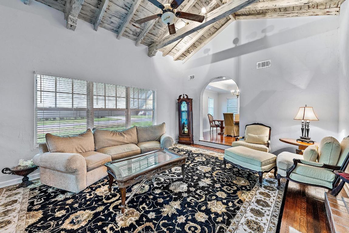 1220 Longwood Street