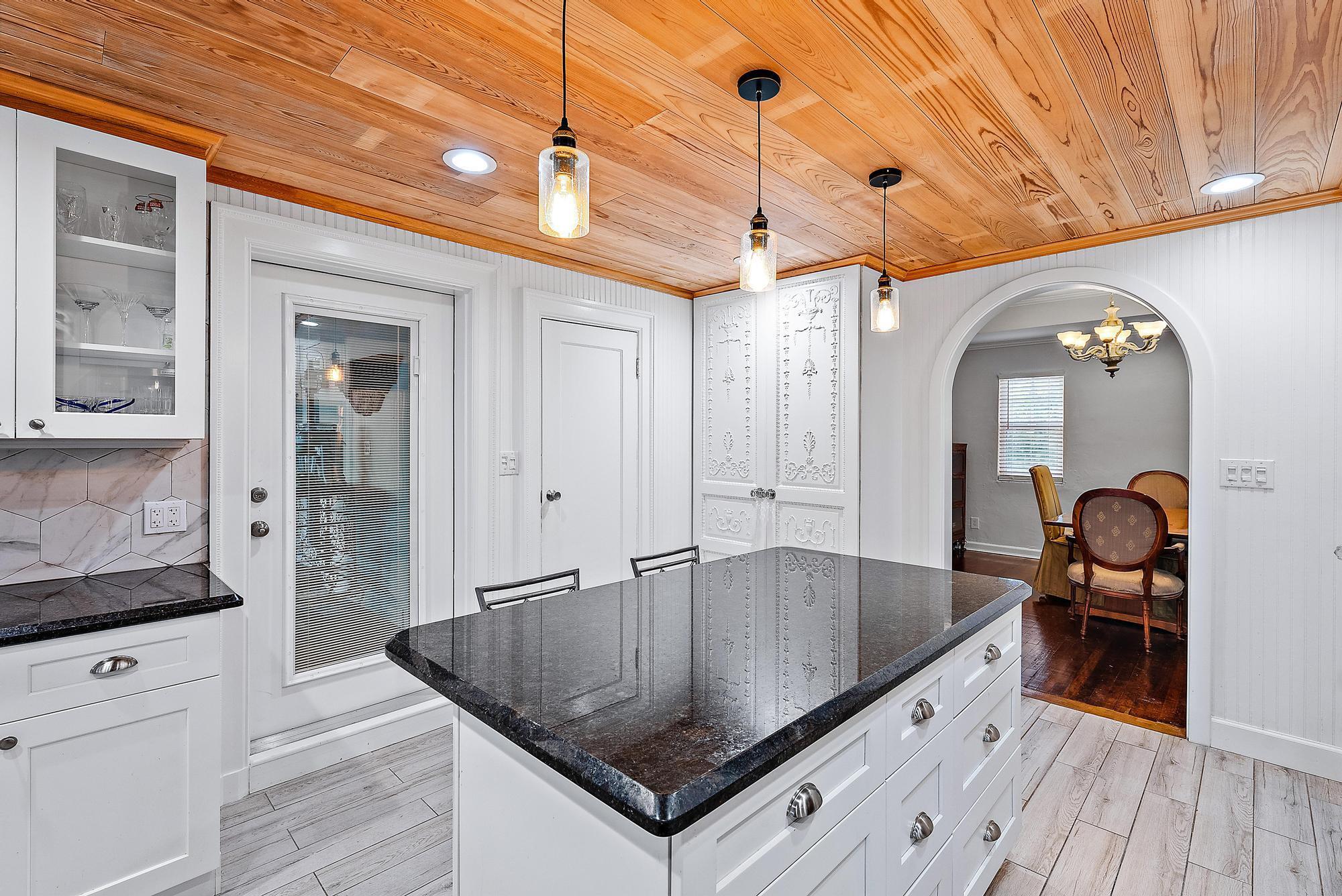 1220 Longwood Street