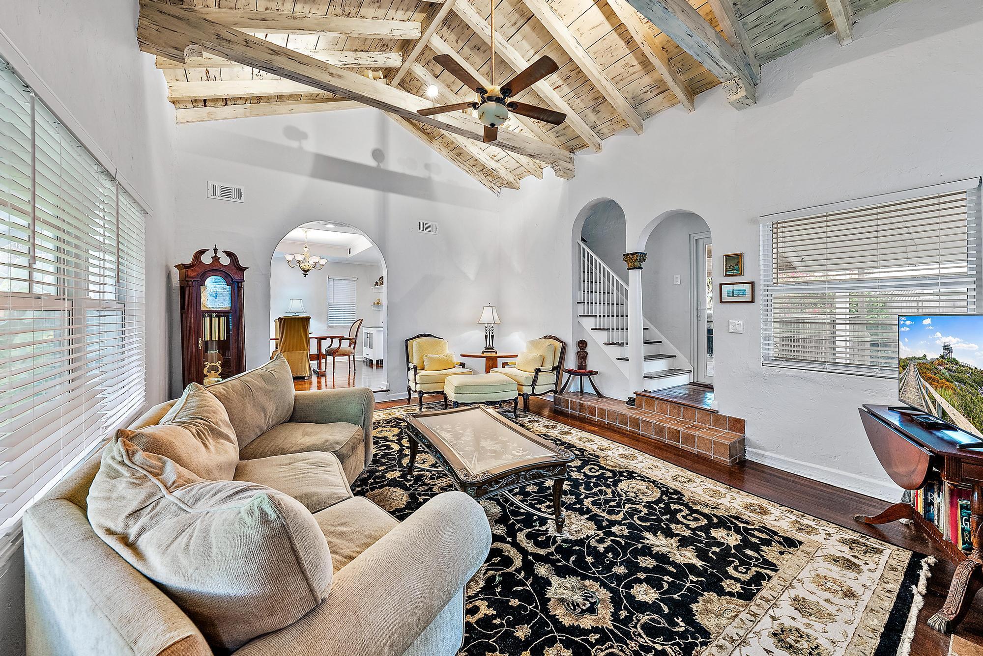 1220 Longwood Street