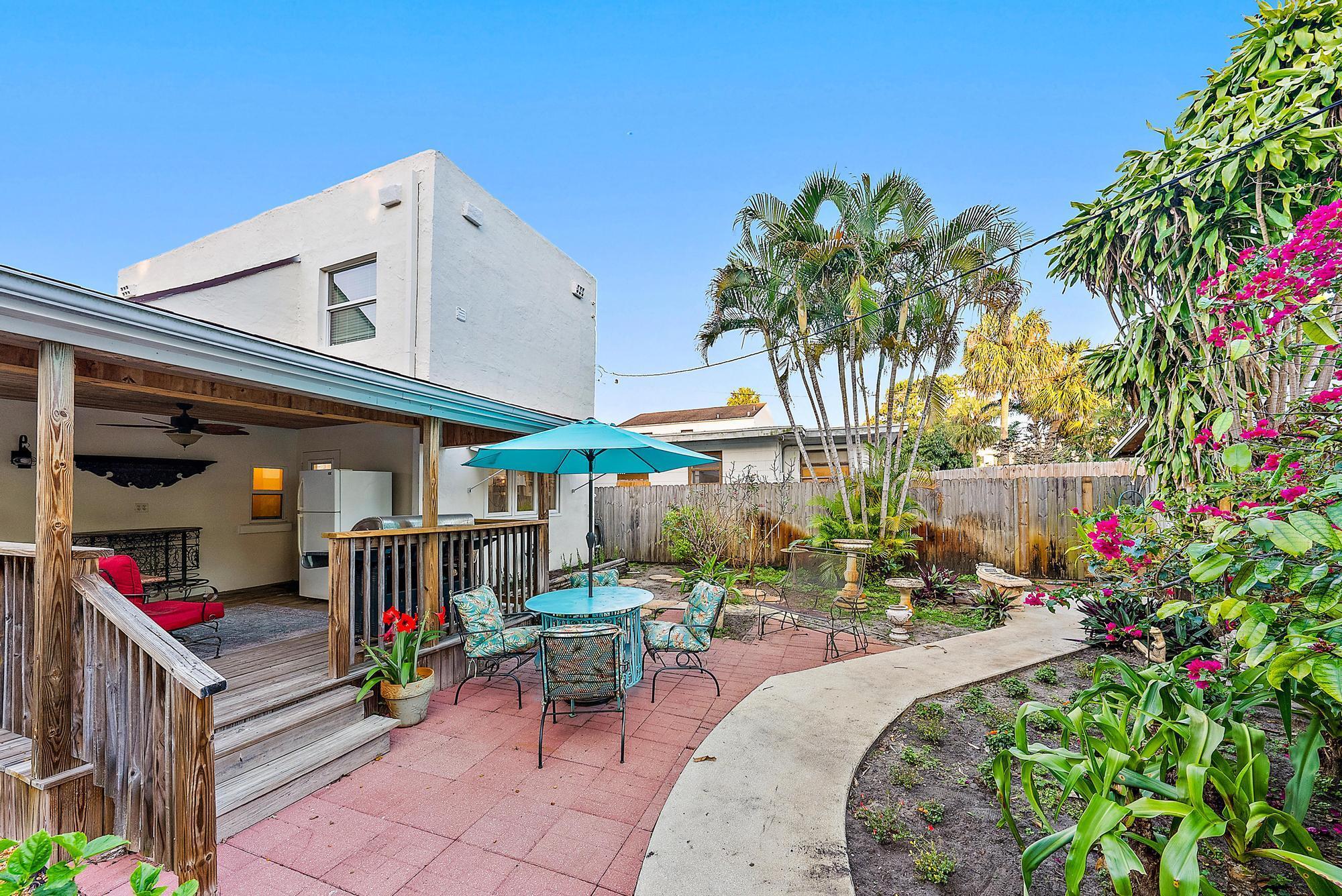 1220 Longwood Street