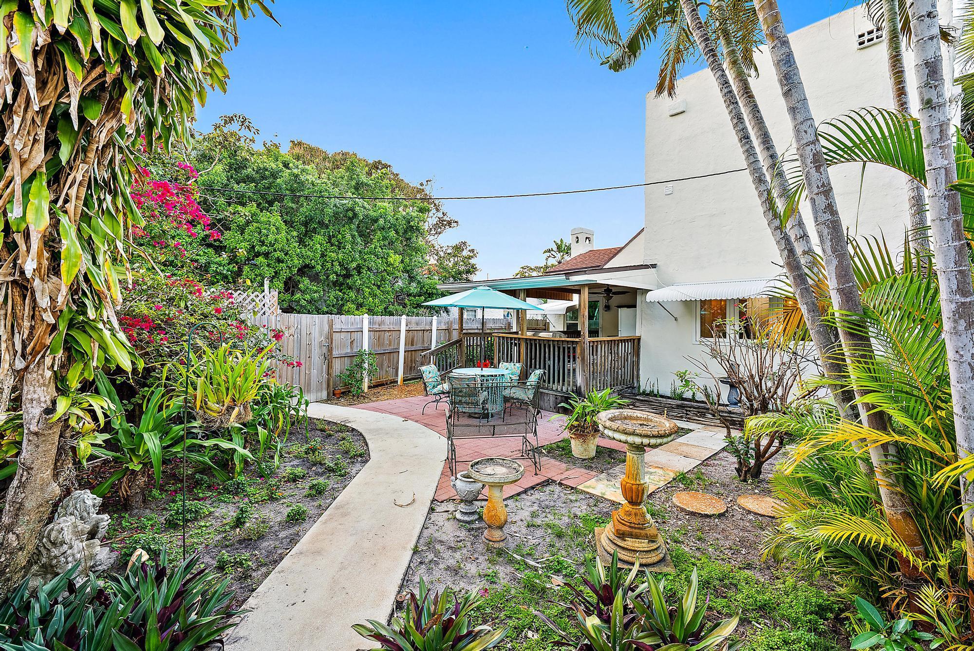 1220 Longwood Street