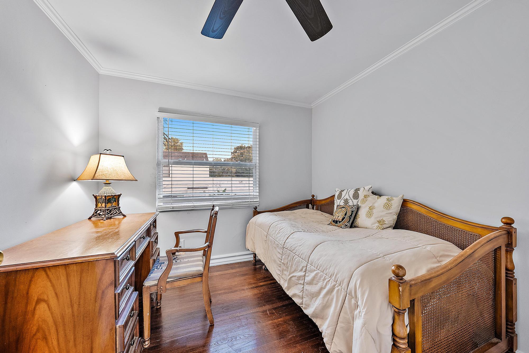 1220 Longwood Street