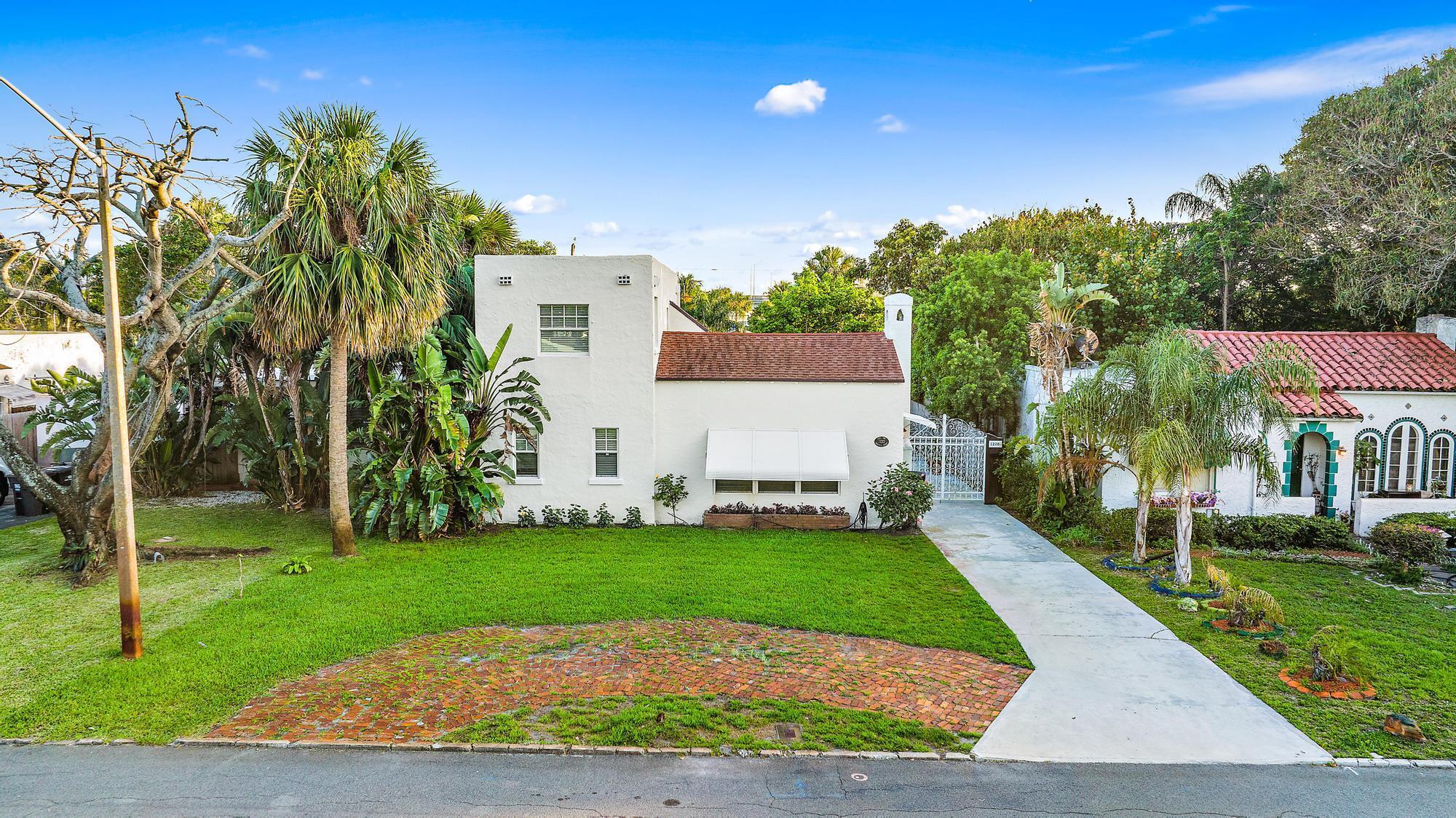 1220 Longwood Street