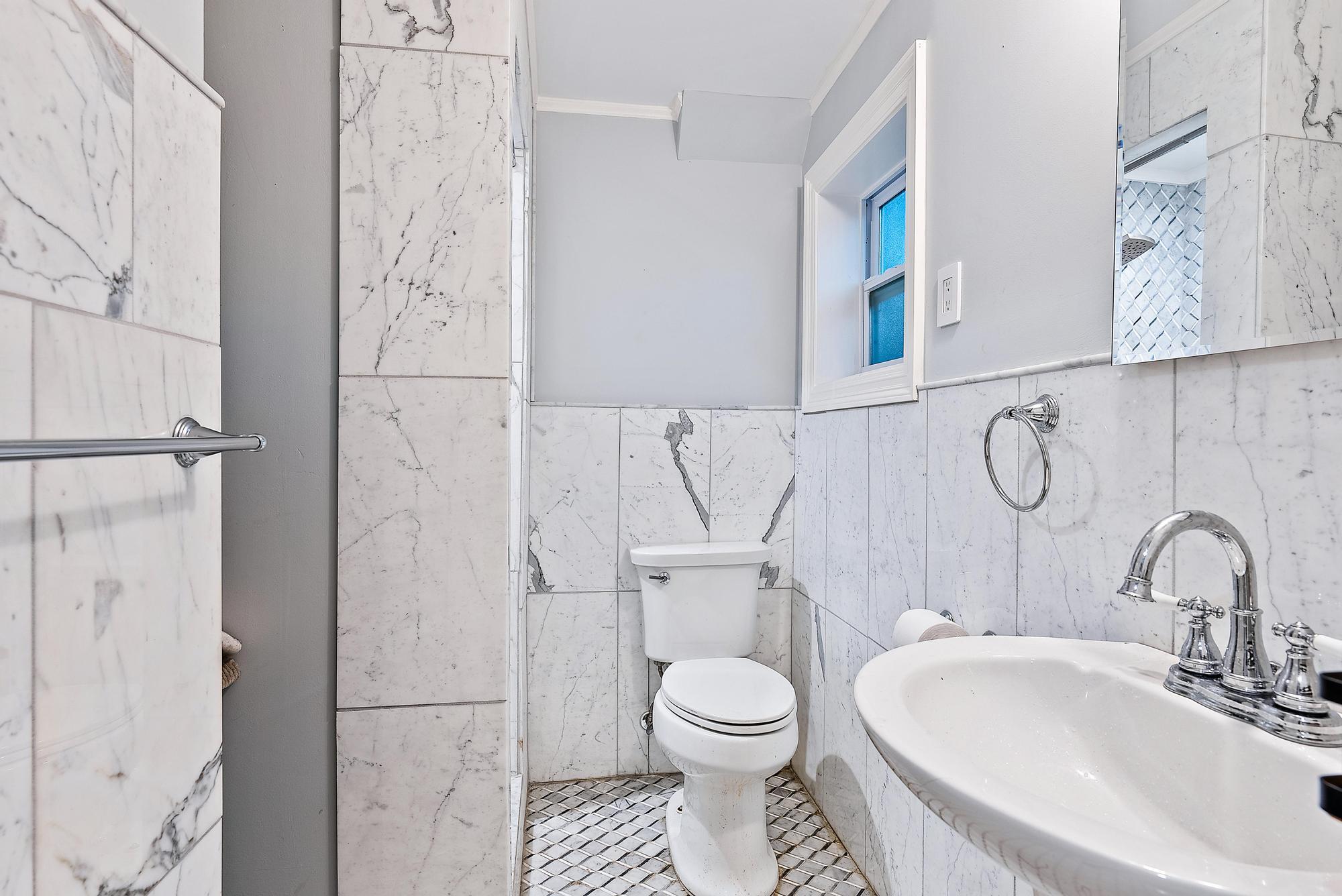 1220 Longwood Street