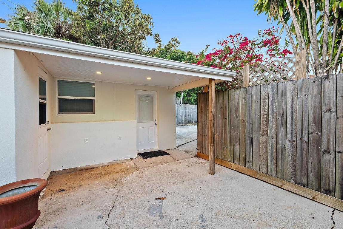 1220 Longwood Street