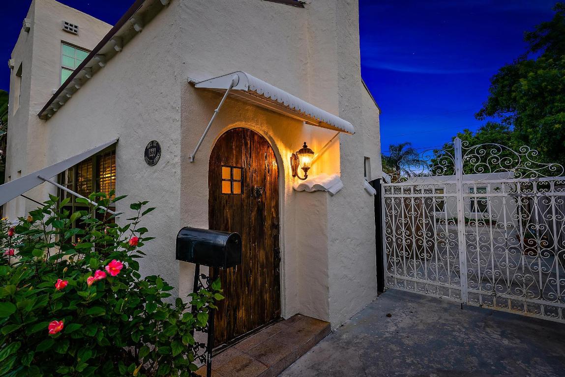 1220 Longwood Street