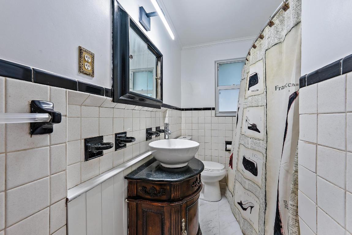 1220 Longwood Street