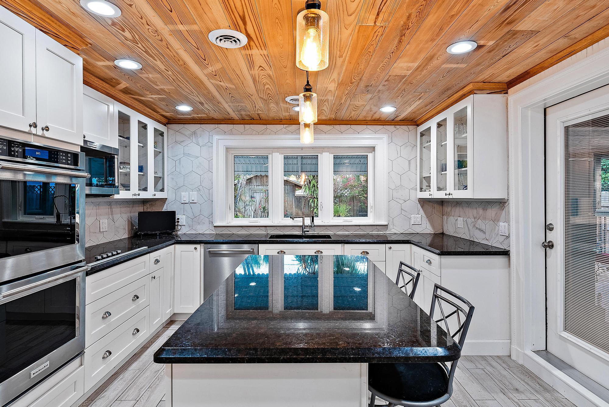 1220 Longwood Street