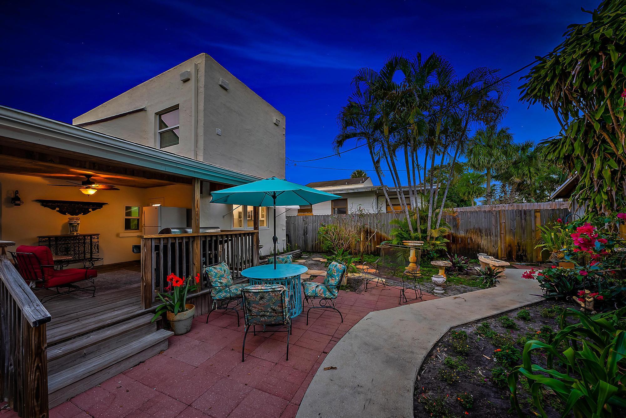 1220 Longwood Street