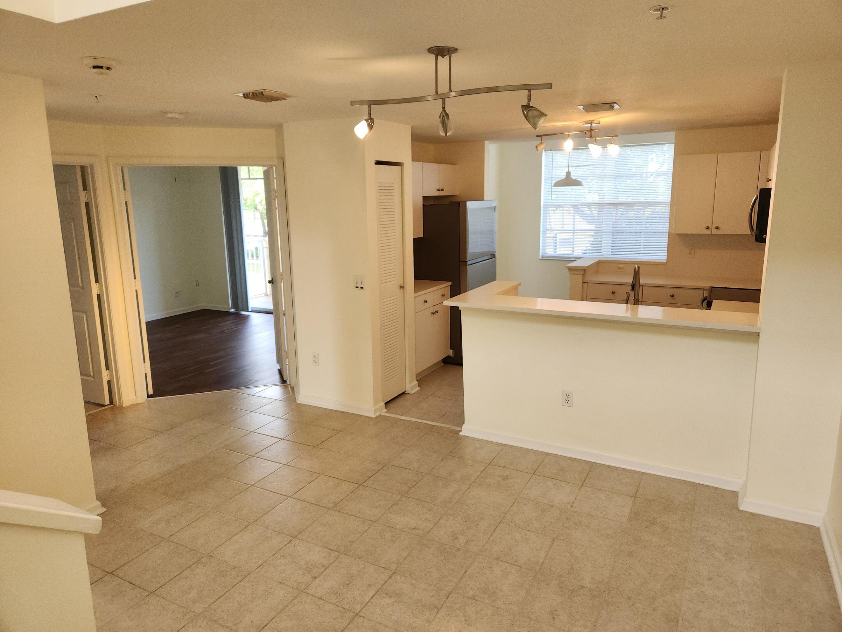 1054 University Boulevard 25