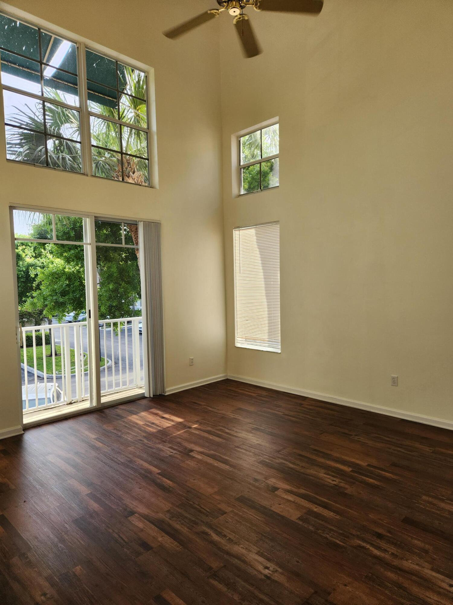 1054 University Boulevard 25