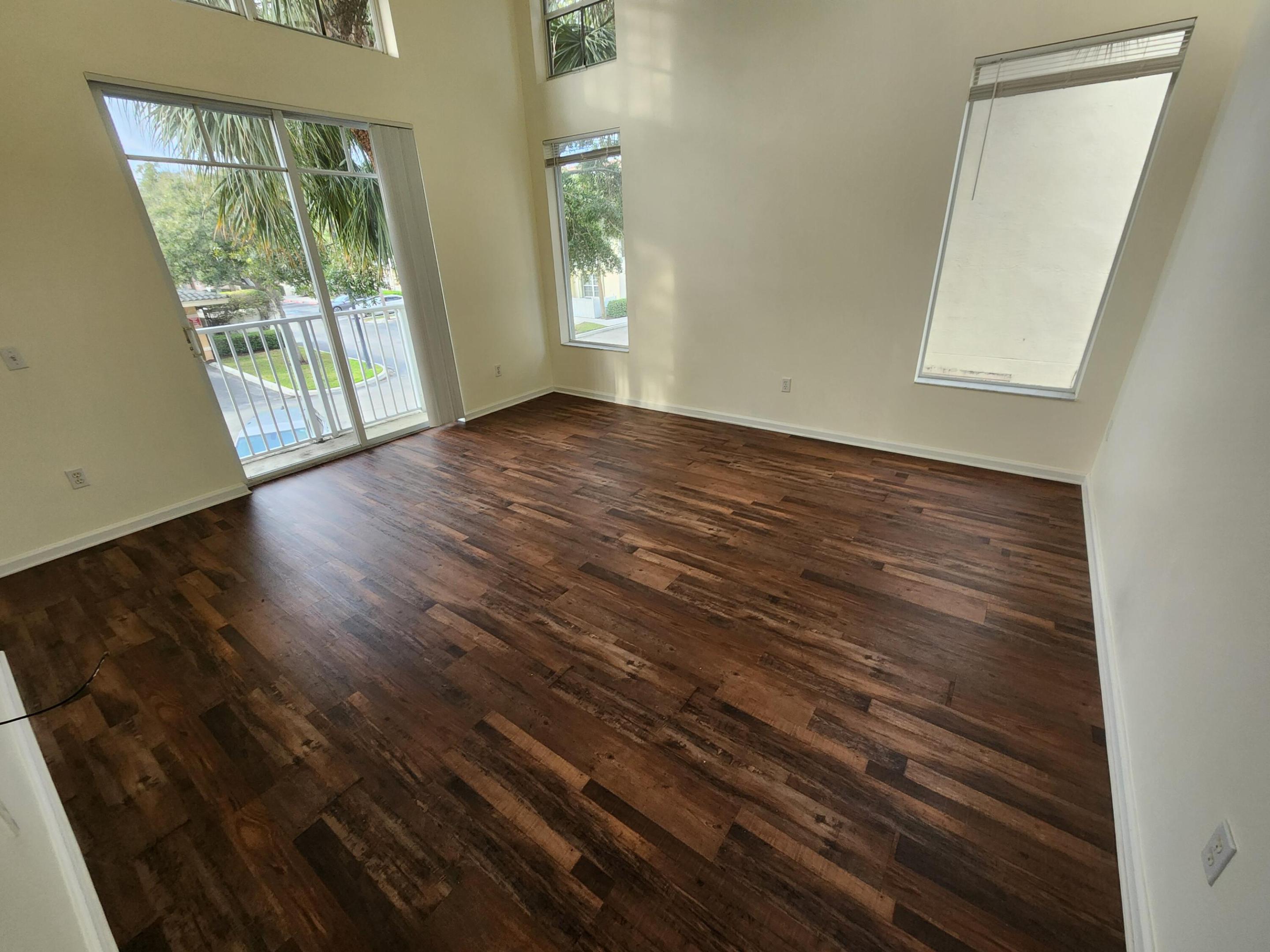 1054 University Boulevard 25