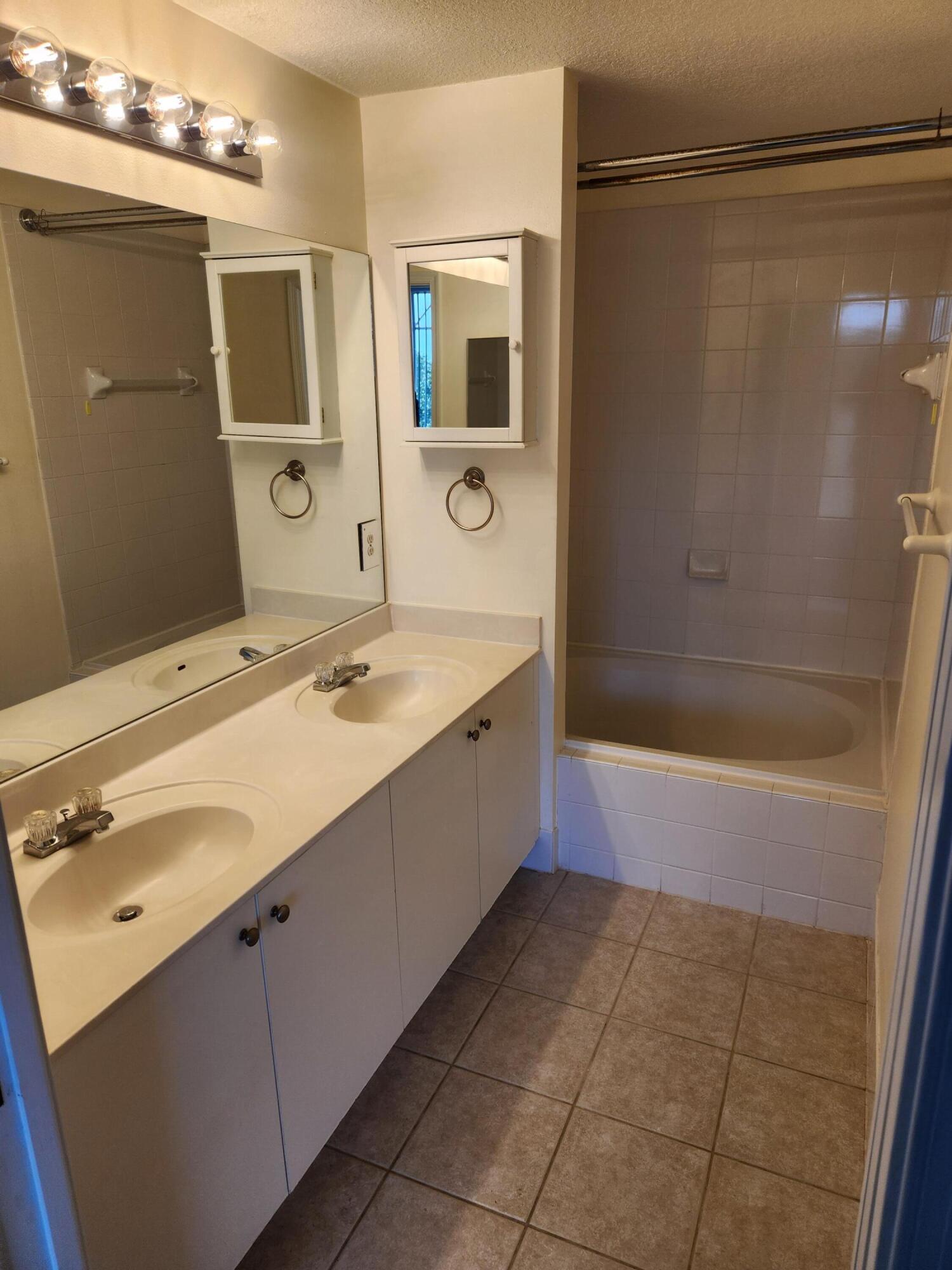 1054 University Boulevard 25