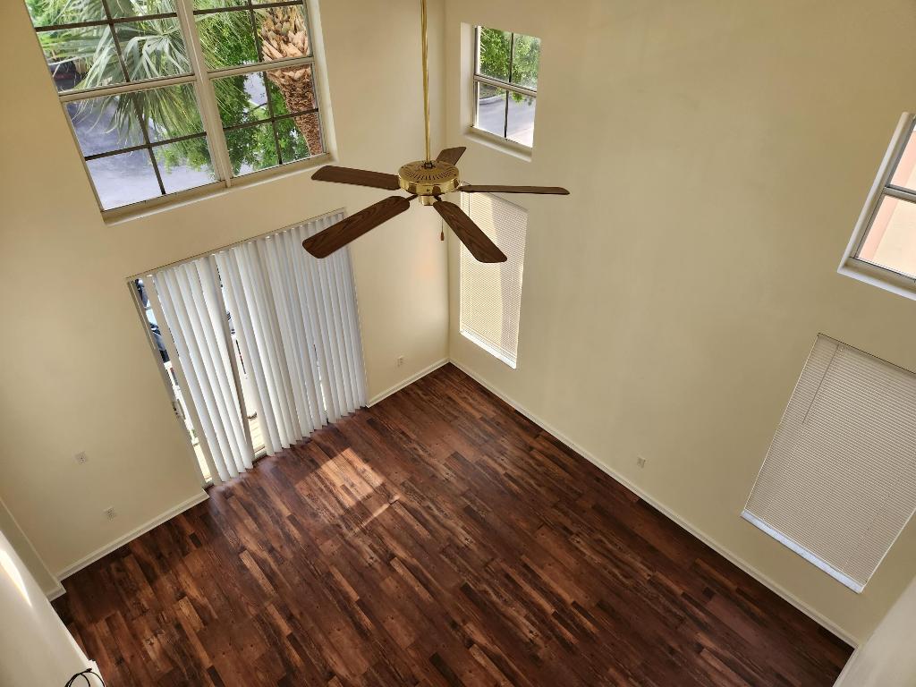 1054 University Boulevard 25