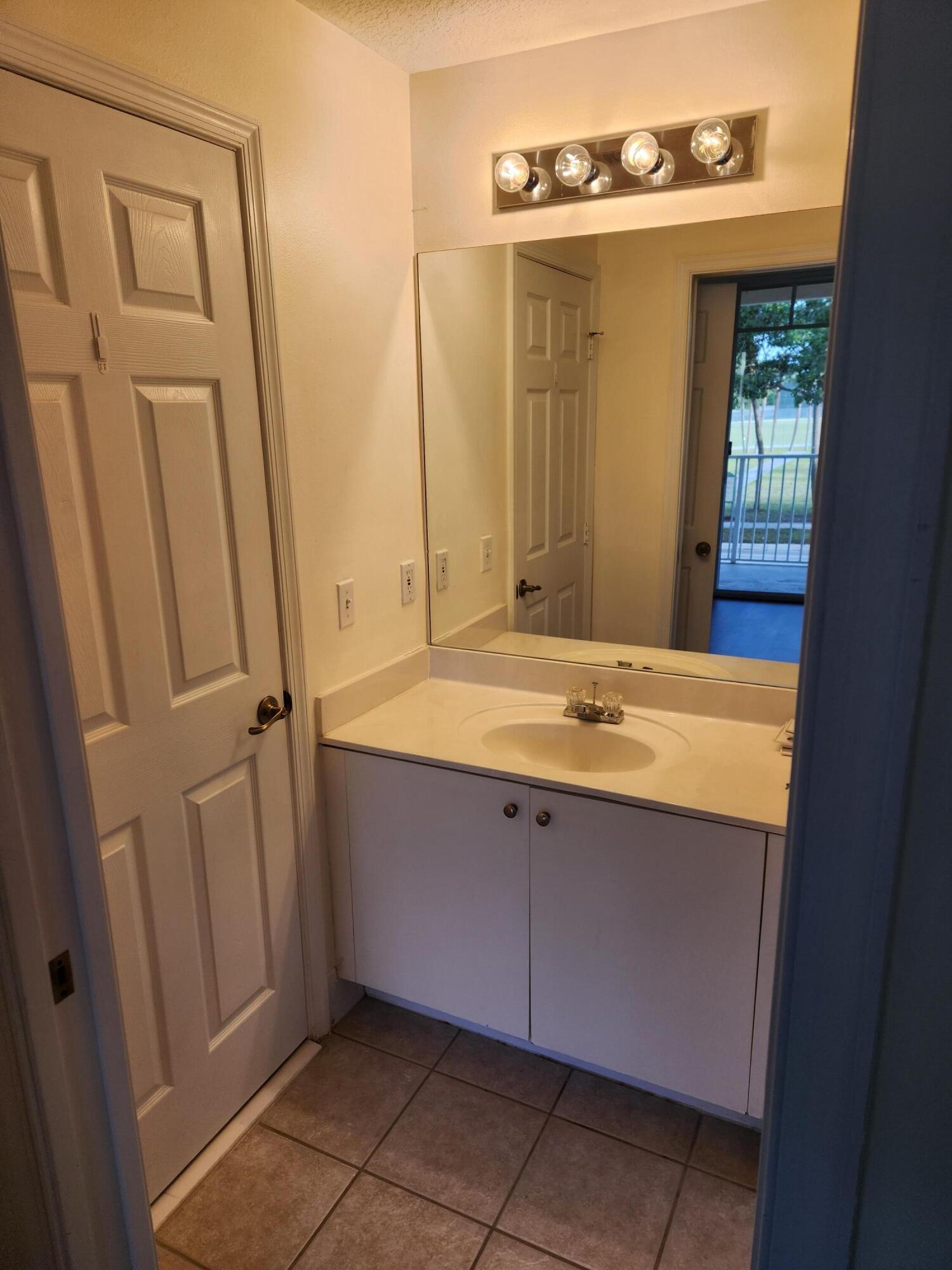 1054 University Boulevard 25