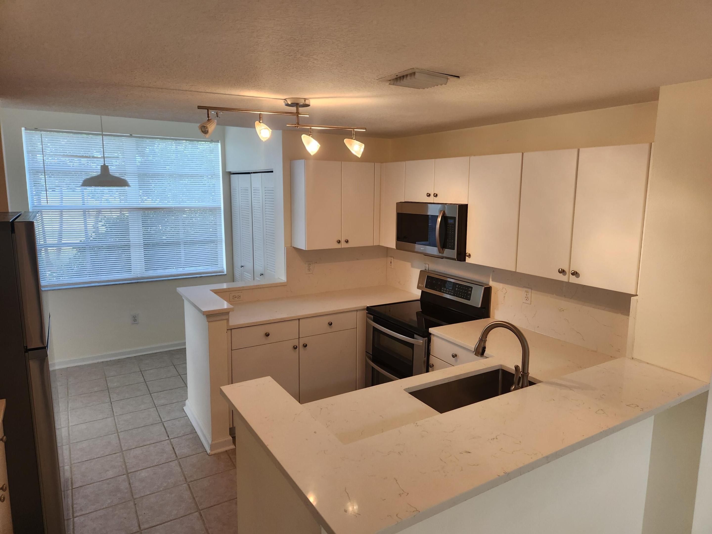 1054 University Boulevard 25