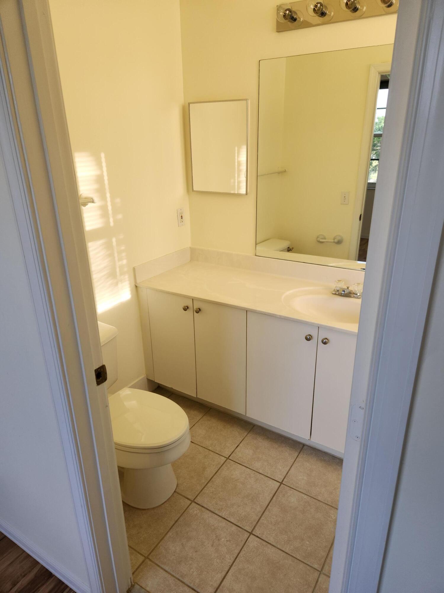 1054 University Boulevard 25