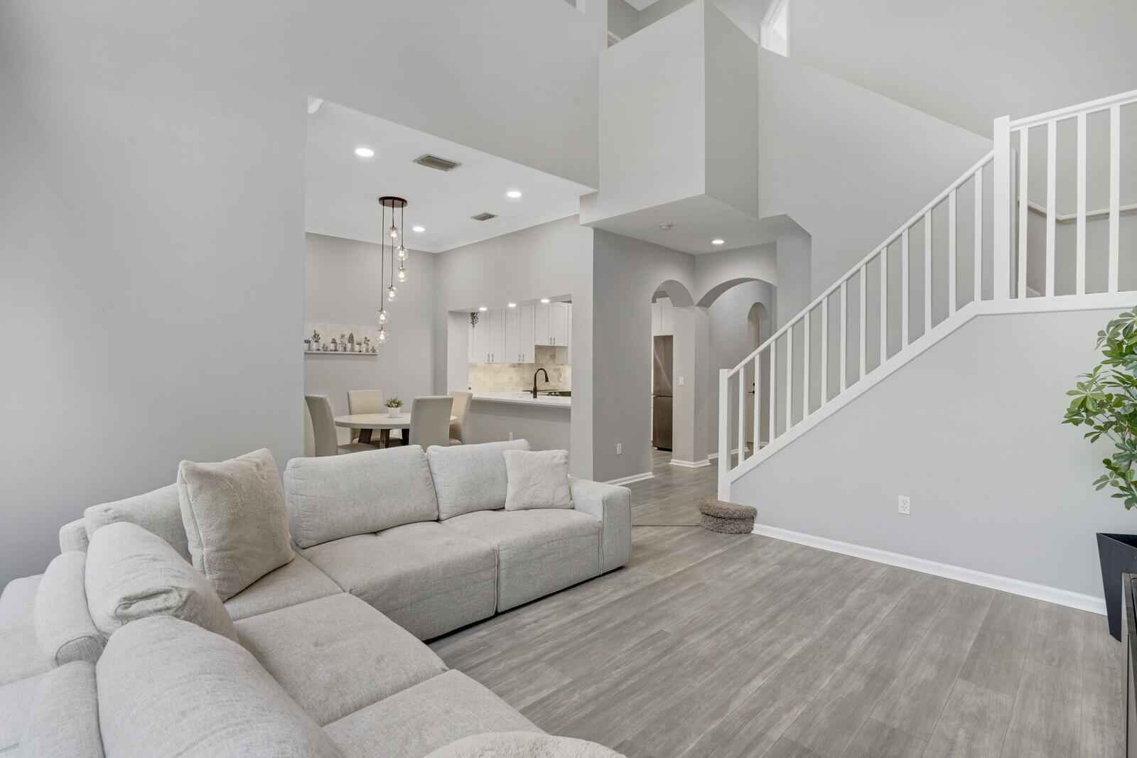 6351 Bella Circle 804