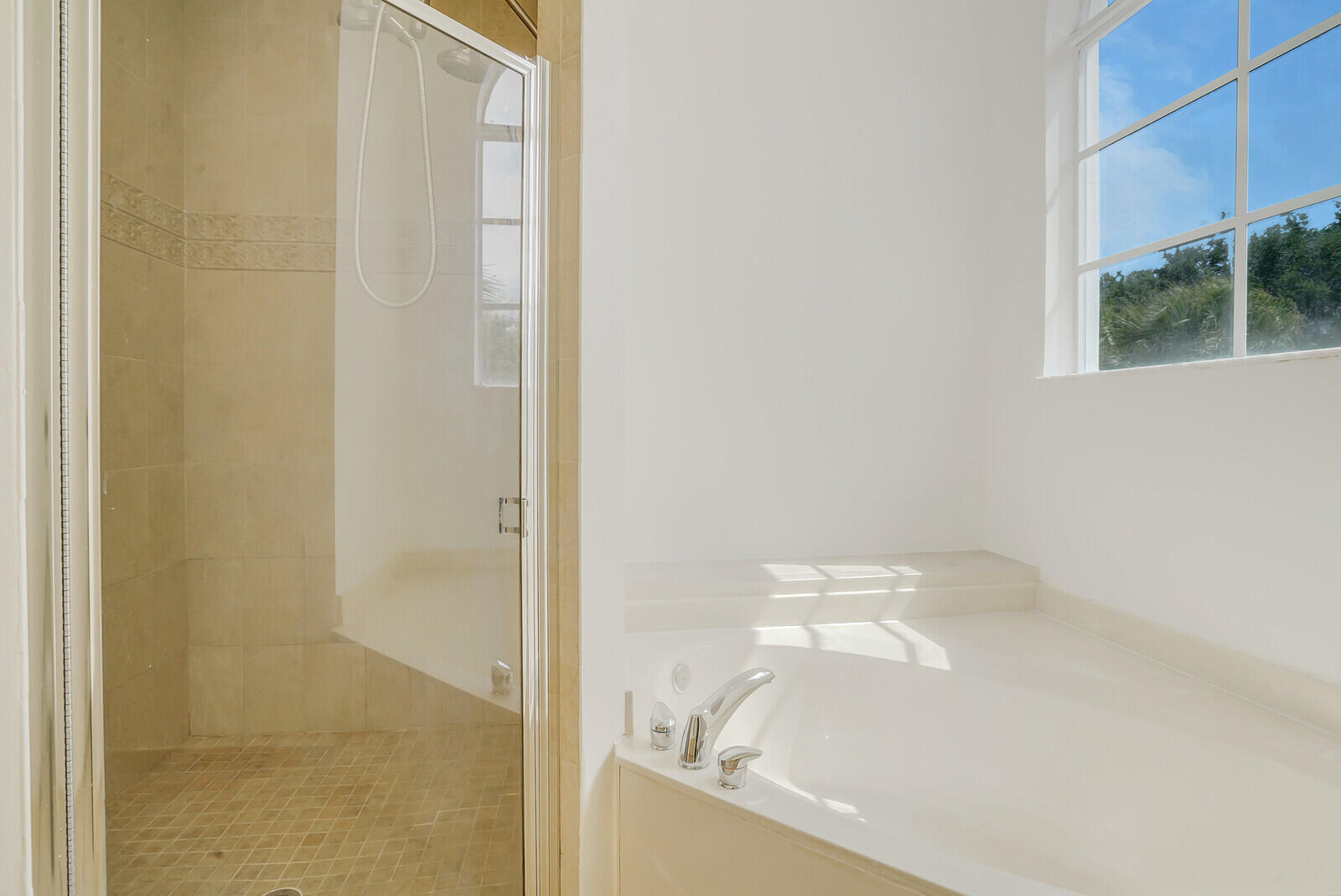 6351 Bella Circle 804