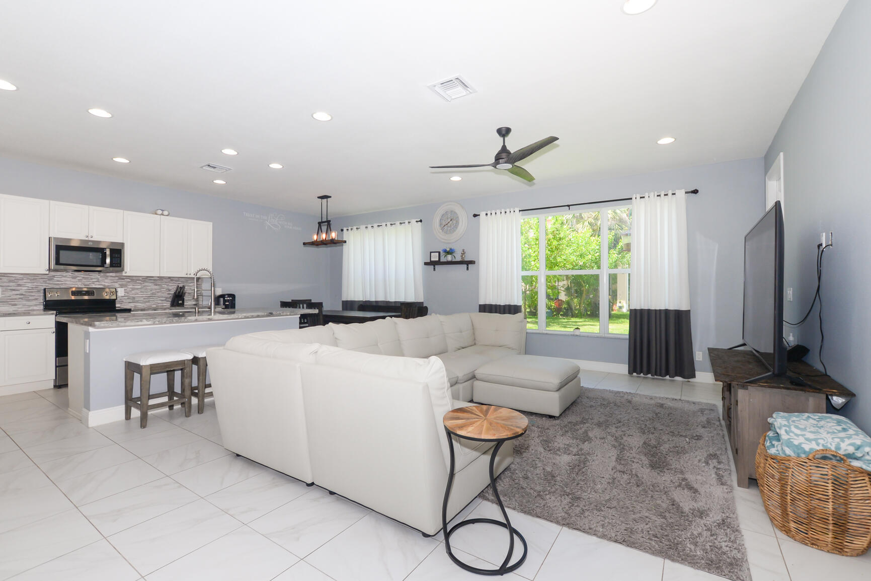 1327 NW Leonardo Circle