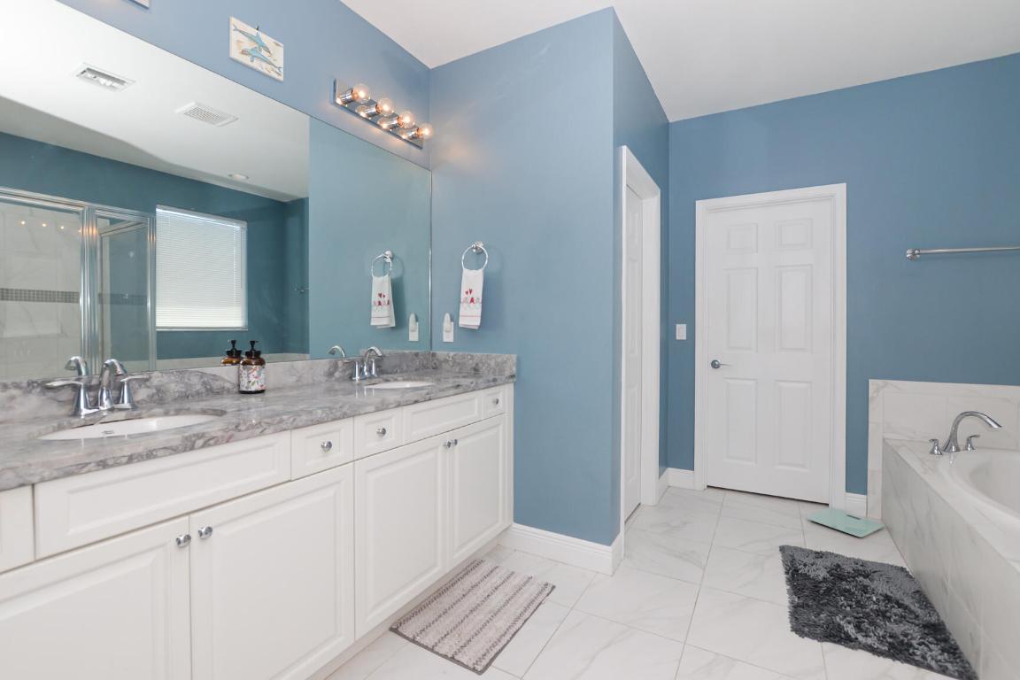 1327 NW Leonardo Circle