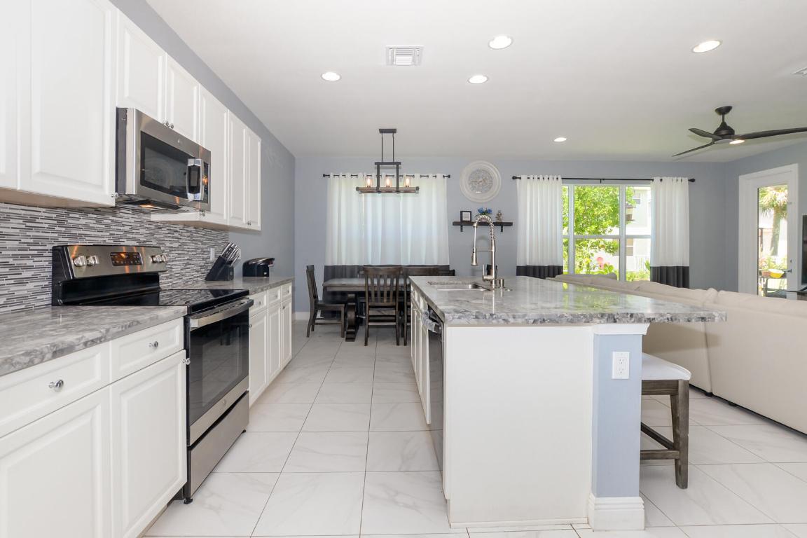 1327 NW Leonardo Circle