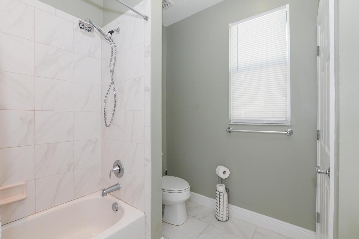 1327 NW Leonardo Circle