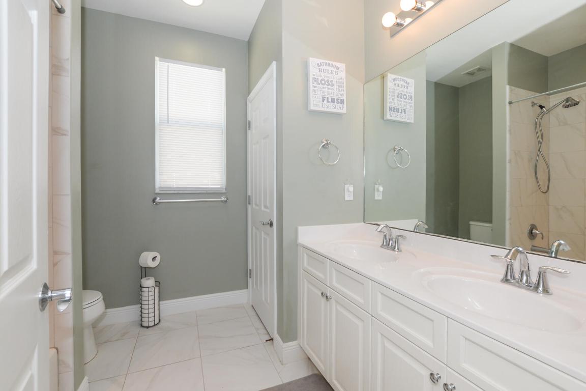 1327 NW Leonardo Circle