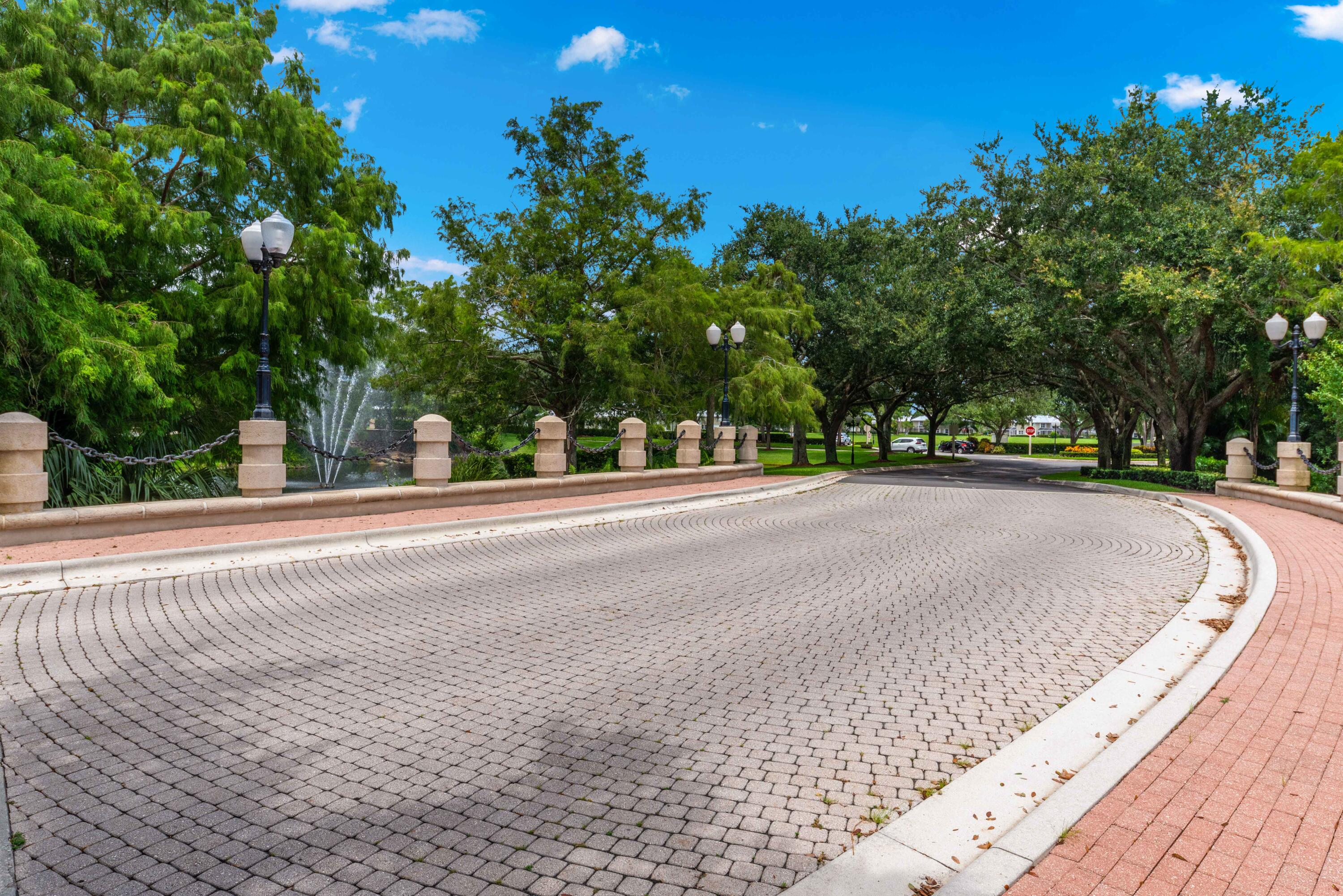 2544 SW Greenwich Way